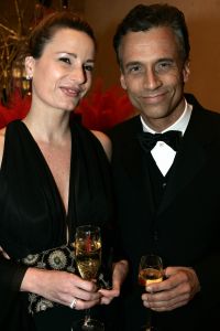 28-11-2005 SHOWBIZZ: BEAU MONDE AWARDS UITGEREIKT IN HILTON HOTEL AMSTERDAM. De jaarlijkse Beau Monde Awards zijn weer uitgereikt. Sylvana Simons, Tooske Ragas, Inge de Bruin en Ellemieke Vermolen gingen naar huis met een prachtige bokaal. Vele bekenden van de Beau Monde waren naar het Hilton gekomen om te kijken en vooral om bekeken te worden. Al met al weer een groots feest waar tout glamour Nederland anwezig was. 
foto: Albert den Iseger.