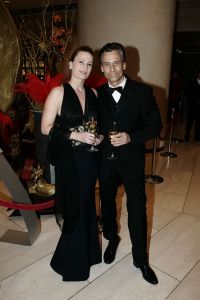 28-11-2005 SHOWBIZZ: BEAU MONDE AWARDS UITGEREIKT IN HILTON HOTEL AMSTERDAM. De jaarlijkse Beau Monde Awards zijn weer uitgereikt. Sylvana Simons, Tooske Ragas, Inge de Bruin en Ellemieke Vermolen gingen naar huis met een prachtige bokaal. Vele bekenden van de Beau Monde waren naar het Hilton gekomen om te kijken en vooral om bekeken te worden. Al met al weer een groots feest waar tout glamour Nederland anwezig was. 
foto: Albert den Iseger.