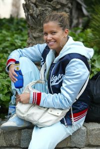 17-05-2003 SHOWBIZZ; COSTA WEER AKTIEF AAN DE SPAANSE STRANDEN. Weer is Johan Nijenhuis met cast druk bezig met een nieuwe Costa serie aan de spaanse costa\'s. Silvie Meis, Froukje de Both, Bas Muijs , Joey van der Velde, John Wijdenbosch en Marit van Bohemen zijn elke dag aan het strand bezig om er weer een mooie serie van te maken.
foto. Albert den Iseger.