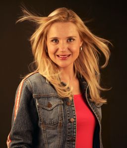 08-12-2005 SHOWBIZZ: GEWICHTSCONSULENTE SONJA BAKKER DRUK BEZIG MET HAAR 2de BOEK. Sonja reist volgende week af naar Frankrijk om haar volledig te kunnen concentreren op haar 2de boek. Het eerste boek was een grandioos succes, meer dan 50000 waren binnen no time uitverkocht. Inmiddels is men bezig met de 4de druk. Sonja hoopt in de lente haar nieuwe boek te kunnen presenteren. 
foto: Albert den Iseger