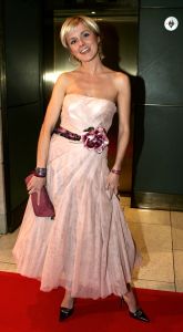 28-11-2005 SHOWBIZZ: BEAU MONDE AWARDS UITGEREIKT IN HILTON HOTEL AMSTERDAM. De jaarlijkse Beau Monde Awards zijn weer uitgereikt. Sylvana Simons, Tooske Ragas, Inge de Bruin en Ellemieke Vermolen gingen naar huis met een prachtige bokaal. Vele bekenden van de Beau Monde waren naar het Hilton gekomen om te kijken en vooral om bekeken te worden. Al met al weer een groots feest waar tout glamour Nederland anwezig was. 
foto: Albert den Iseger.
