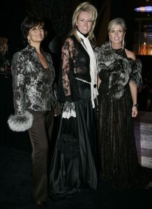 10-12-2005 AKTUEEL: MILJONAIR FAIR 2005 AMSTERDAM. Event for the luxury lifestyle. Het gala feest van kijken en bekeken worden, vele rijke bekenden komen dagelijks naar deze beurs om tegenieten van de meest exclusieve collecties van autos jachten wijnen hobbys sieraden resorts en make up. 
foto: Albert den Iseger.