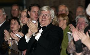 02-12-2005 POLITIEK: TJERK WESTERTERP VIERT ZIJN VERJAARDAG HIJ WORD VANDAAG 75 JAAR. In besloten kring vierde Tjerk zijn 75 ste  verjaardag in Breda, vrienden en familie waren welkom bij een zeer verrassend optreden van een groot orkest in een kerk waar Tjerk ook een nummer dirigeerde.
foto: Albert den Iseger.