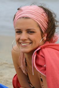 17-05-2003 SHOWBIZZ; COSTA WEER AKTIEF AAN DE SPAANSE STRANDEN. Weer is Johan Nijenhuis met cast druk bezig met een nieuwe Costa serie aan de spaanse costa\'s. Silvie Meis, Froukje de Both, Bas Muijs , Joey van der Velde, John Wijdenbosch en Marit van Bohemen zijn elke dag aan het strand bezig om er weer een mooie serie van te maken.
foto. Albert den Iseger.