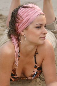 17-05-2003 SHOWBIZZ; COSTA WEER AKTIEF AAN DE SPAANSE STRANDEN. Weer is Johan Nijenhuis met cast druk bezig met een nieuwe Costa serie aan de spaanse costa\'s. Silvie Meis, Froukje de Both, Bas Muijs , Joey van der Velde, John Wijdenbosch en Marit van Bohemen zijn elke dag aan het strand bezig om er weer een mooie serie van te maken.
foto. Albert den Iseger.