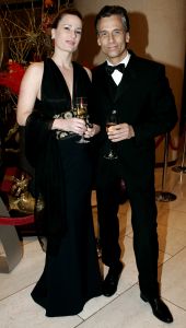 28-11-2005 SHOWBIZZ: BEAU MONDE AWARDS UITGEREIKT IN HILTON HOTEL AMSTERDAM. De jaarlijkse Beau Monde Awards zijn weer uitgereikt. Sylvana Simons, Tooske Ragas, Inge de Bruin en Ellemieke Vermolen gingen naar huis met een prachtige bokaal. Vele bekenden van de Beau Monde waren naar het Hilton gekomen om te kijken en vooral om bekeken te worden. Al met al weer een groots feest waar tout glamour Nederland anwezig was. 
foto: Albert den Iseger.