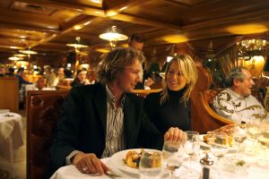 22-12-2006 SHOWBIZZ: HUWELIJKSREIS VAN HANS EN SOFIE KRAAIJ NAAR PARIJS.
Een romantische huwelijks reis van Hans en Sofie naar lichtstad Parijs.
foto: Albert den Iseger.