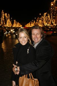 22-12-2006 SHOWBIZZ: HUWELIJKSREIS VAN HANS EN SOFIE KRAAIJ NAAR PARIJS.
Een romantische huwelijks reis van Hans en Sofie naar lichtstad Parijs.
foto: Albert den Iseger.
