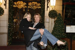 22-12-2006 SHOWBIZZ: HUWELIJKSREIS VAN HANS EN SOFIE KRAAIJ NAAR PARIJS.
Een romantische huwelijks reis van Hans en Sofie naar lichtstad Parijs.
foto: Albert den Iseger.