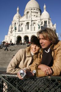 22-12-2006 SHOWBIZZ: HUWELIJKSREIS VAN HANS EN SOFIE KRAAIJ NAAR PARIJS.
Een romantische huwelijks reis van Hans en Sofie naar lichtstad Parijs.
foto: Albert den Iseger.