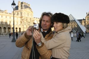 22-12-2006 SHOWBIZZ: HUWELIJKSREIS VAN HANS EN SOFIE KRAAIJ NAAR PARIJS.
Een romantische huwelijks reis van Hans en Sofie naar lichtstad Parijs.
foto: Albert den Iseger.