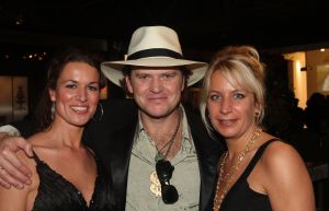 06-12-2007 SHOWBIZZ; MILJONAIRSFAIR IN DE RAI AMSTERDAM WEER GROOT SUCCES. 
Op de VIP avond waren maar liefst 6500 gasten komen opdraven, de een in een nog mooiere creatie dan de ander. Vele bekenden uit Politiek Nederland, Showbizz en Theater waren weer aanwezig op deze overheerlijke party van Glamour en glitter. 
Foto: Albert den Iseger.
