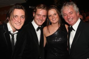 06-12-2007 SHOWBIZZ; MILJONAIRSFAIR IN DE RAI AMSTERDAM WEER GROOT SUCCES. 
Op de VIP avond waren maar liefst 6500 gasten komen opdraven, de een in een nog mooiere creatie dan de ander. Vele bekenden uit Politiek Nederland, Showbizz en Theater waren weer aanwezig op deze overheerlijke party van Glamour en glitter. 
Foto: Albert den Iseger.