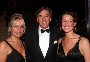 06-12-2007 SHOWBIZZ; MILJONAIRSFAIR IN DE RAI AMSTERDAM WEER GROOT SUCCES.
Op de VIP avond waren maar liefst 6500 gasten komen opdraven, de een in een nog mooiere creatie dan de ander. Vele bekenden uit Politiek Nederland, Showbizz en Theater waren weer aanwezig op deze overheerlijke party van Glamour en glitter.
Foto: Albert den Iseger.