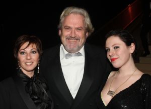 06-12-2007 SHOWBIZZ; MILJONAIRSFAIR IN DE RAI AMSTERDAM WEER GROOT SUCCES. 
Op de VIP avond waren maar liefst 6500 gasten komen opdraven, de een in een nog mooiere creatie dan de ander. Vele bekenden uit Politiek Nederland, Showbizz en Theater waren weer aanwezig op deze overheerlijke party van Glamour en glitter. 
Foto: Albert den Iseger.