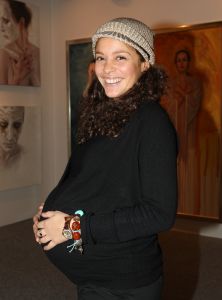 14-12-2007 SHOWBIZZ; DE LAATSTE LOODJES WEGEN HET ZWAARST VOOR FAJAH LAURENS. Ze is al 4 dagen over tijd dus lang zal het niet meer duren voor dat de geboorte van hun eerste kind samen een feit is voor Fajah en haar vriend Daniel.
foto: Albert den Iseger.
