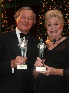 10-12-2007 SHOWBIZZ; DE LAATSTE SOCIETY LUNCH VAN 2007 IN HET KRASNAPOLSKI TE AMSTERDAM. Vele prominenten waren er weer aanwezig op de laatste society lunch van dit jaar. Het was weer een feest zoveel mooie mensen te zien genieten van alle lekkers en van elkaar. Vele bekenden waren weer aanwezig oa. Ben Cramer-Christine Kroonenberg-Esther Oosterhuis-Hans Boskamp-Mariska van Kolck-Pim Smit-Maurice en Danielle Pierot-Rita Verdonk-Vivian Boelen-Barbara Plugge en natuurlijk de gastheer himself Tony Tetro. 
foto: Albert den Iseger