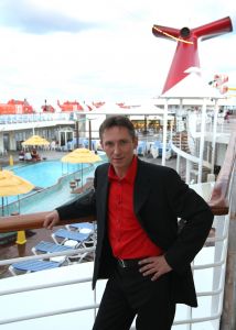 05-12-2007 SHOWBIZZ; ALLE FANS AAN DEK BIJ DE GROOTSTE FAMILIE VAN NEDERLAND. De Tros bracht 800 familieleden naar het Caribische gebied en nam daar oa. op een Cruise boot een pracht van een muziekprogramma op dat 14 december a.s. wordt uitgezonden. Vele Nederlandese en Belgische artiesten waren aanwezig zoals Wolter Kroes_ Marianne Weber_Helmut Lotti_Belle Perez_Jan Keizer met dochter Nellie _Monique Smit_Thomas Berge_Corry Konings en nog vele anderen. Het wordt 14 December bijna 2 uur lang smullen van de mooiste beelden en muziek uit het Caribische gebied.
foto: Albert den Iseger