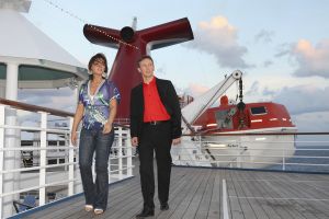05-12-2007 SHOWBIZZ; ALLE FANS AAN DEK BIJ DE GROOTSTE FAMILIE VAN NEDERLAND. De Tros bracht 800 familieleden naar het Caribische gebied en nam daar oa. op een Cruise boot een pracht van een muziekprogramma op dat 14 december a.s. wordt uitgezonden. Vele Nederlandese en Belgische artiesten waren aanwezig zoals Wolter Kroes_ Marianne Weber_Helmut Lotti_Belle Perez_Jan Keizer met dochter Nellie _Monique Smit_Thomas Berge_Corry Konings en nog vele anderen. Het wordt 14 December bijna 2 uur lang smullen van de mooiste beelden en muziek uit het Caribische gebied.
foto: Albert den Iseger