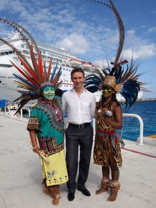 05-12-2007 SHOWBIZZ; ALLE FANS AAN DEK BIJ DE GROOTSTE FAMILIE VAN NEDERLAND. De Tros bracht 800 familieleden naar het Caribische gebied en nam daar oa. op een Cruise boot een pracht van een muziekprogramma op dat 14 december a.s. wordt uitgezonden. Vele Nederlandese en Belgische artiesten waren aanwezig zoals Wolter Kroes_ Marianne Weber_Helmut Lotti_Belle Perez_Jan Keizer met dochter Nellie _Monique Smit_Thomas Berge_Corry Konings en nog vele anderen. Het wordt 14 December bijna 2 uur lang smullen van de mooiste beelden en muziek uit het Caribische gebied.
foto: Albert den Iseger