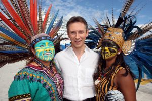 05-12-2007 SHOWBIZZ; ALLE FANS AAN DEK BIJ DE GROOTSTE FAMILIE VAN NEDERLAND. De Tros bracht 800 familieleden naar het Caribische gebied en nam daar oa. op een Cruise boot een pracht van een muziekprogramma op dat 14 december a.s. wordt uitgezonden. Vele Nederlandese en Belgische artiesten waren aanwezig zoals Wolter Kroes_ Marianne Weber_Helmut Lotti_Belle Perez_Jan Keizer met dochter Nellie _Monique Smit_Thomas Berge_Corry Konings en nog vele anderen. Het wordt 14 December bijna 2 uur lang smullen van de mooiste beelden en muziek  uit het Caribische gebied.
foto: Albert den Iseger