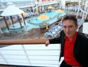 05-12-2007 SHOWBIZZ; ALLE FANS AAN DEK BIJ DE GROOTSTE FAMILIE VAN NEDERLAND. De Tros bracht 800 familieleden naar het Caribische gebied en nam daar oa. op een Cruise boot een pracht van een muziekprogramma op dat 14 december a.s. wordt uitgezonden. Vele Nederlandese en Belgische artiesten waren aanwezig zoals Wolter Kroes_ Marianne Weber_Helmut Lotti_Belle Perez_Jan Keizer met dochter Nellie _Monique Smit_Thomas Berge_Corry Konings en nog vele anderen. Het wordt 14 December bijna 2 uur lang smullen van de mooiste beelden en muziek uit het Caribische gebied.
foto: Albert den Iseger