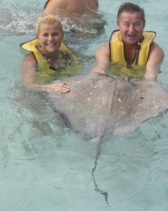 05-12-2007 SHOWBIZZ; ALLE FANS AAN DEK BIJ DE GROOTSTE FAMILIE VAN NEDERLAND. De Tros bracht 800 familieleden naar het Caribische gebied en nam daar oa. op een Cruise boot een pracht van een muziekprogramma op dat 14 december a.s. wordt uitgezonden. Vele Nederlandese en Belgische artiesten waren aanwezig zoals Wolter Kroes_ Marianne Weber_Helmut Lotti_Belle Perez_Jan Keizer met dochter Nellie _Monique Smit_Thomas Berge_Corry Konings en nog vele anderen. Het wordt 14 December bijna 2 uur lang smullen van de mooiste beelden en muziek  uit het Caribische gebied.
foto: Albert den Iseger