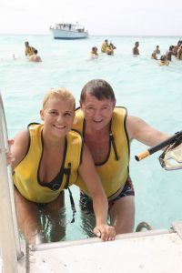 05-12-2007 SHOWBIZZ; ALLE FANS AAN DEK BIJ DE GROOTSTE FAMILIE VAN NEDERLAND. De Tros bracht 800 familieleden naar het Caribische gebied en nam daar oa. op een Cruise boot een pracht van een muziekprogramma op dat 14 december a.s. wordt uitgezonden. Vele Nederlandese en Belgische artiesten waren aanwezig zoals Wolter Kroes_ Marianne Weber_Helmut Lotti_Belle Perez_Jan Keizer met dochter Nellie _Monique Smit_Thomas Berge_Corry Konings en nog vele anderen. Het wordt 14 December bijna 2 uur lang smullen van de mooiste beelden en muziek  uit het Caribische gebied.
foto: Albert den Iseger
