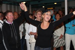 05-12-2007 SHOWBIZZ; ALLE FANS AAN DEK BIJ DE GROOTSTE FAMILIE VAN NEDERLAND. De Tros bracht 800 familieleden naar het Caribische gebied en nam daar oa. op een Cruise boot een pracht van een muziekprogramma op dat 14 december a.s. wordt uitgezonden. Vele Nederlandese en Belgische artiesten waren aanwezig zoals Wolter Kroes_ Marianne Weber_Helmut Lotti_Belle Perez_Jan Keizer met dochter Nellie _Monique Smit_Thomas Berge_Corry Konings en nog vele anderen. Het wordt 14 December bijna 2 uur lang smullen van de mooiste beelden en muziek uit het Caribische gebied.
foto: Albert den Iseger