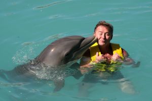 05-12-2007 SHOWBIZZ; ALLE FANS AAN DEK BIJ DE GROOTSTE FAMILIE VAN NEDERLAND. De Tros bracht 800 familieleden naar het Caribische gebied en nam daar oa. op een Cruise boot een pracht van een muziekprogramma op dat 14 december a.s. wordt uitgezonden. Vele Nederlandese en Belgische artiesten waren aanwezig zoals Wolter Kroes_ Marianne Weber_Helmut Lotti_Belle Perez_Jan Keizer met dochter Nellie _Monique Smit_Thomas Berge_Corry Konings en nog vele anderen. Het wordt 14 December bijna 2 uur lang smullen van de mooiste beelden en muziek  uit het Caribische gebied.
foto: Albert den Iseger