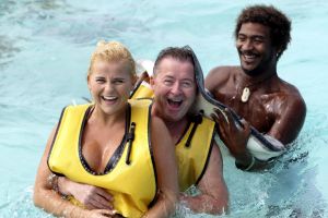 05-12-2007 SHOWBIZZ; ALLE FANS AAN DEK BIJ DE GROOTSTE FAMILIE VAN NEDERLAND. De Tros bracht 800 familieleden naar het Caribische gebied en nam daar oa. op een Cruise boot een pracht van een muziekprogramma op dat 14 december a.s. wordt uitgezonden. Vele Nederlandese en Belgische artiesten waren aanwezig zoals Wolter Kroes_ Marianne Weber_Helmut Lotti_Belle Perez_Jan Keizer met dochter Nellie _Monique Smit_Thomas Berge_Corry Konings en nog vele anderen. Het wordt 14 December bijna 2 uur lang smullen van de mooiste beelden en muziek  uit het Caribische gebied.
foto: Albert den Iseger