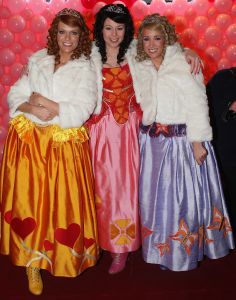 17-12-2007 SHOWBIZZ; K3 EN DE KATTENPRINS IS DE NIEUWSTE FILM VAN KAREN-KRISTEL EN KATHLEEN. Gisteren was het dan zover voor alle kleine prinsessen van Nederland de nieuwste K3 film ging in premiere in het mooiste theater van Nederland Tuschinski.
foto: Albert den Iseger