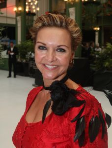 10-12-2007 SHOWBIZZ; DE LAATSTE SOCIETY LUNCH VAN 2007 IN HET KRASNAPOLSKI TE AMSTERDAM. Vele prominenten waren er weer aanwezig op de laatste society lunch van dit jaar. Het was weer een feest zoveel mooie mensen te zien genieten van alle lekkers en van elkaar. Vele bekenden waren weer aanwezig oa. Ben Cramer-Christine Kroonenberg-Esther Oosterhuis-Hans Boskamp-Mariska van Kolck-Pim Smit-Maurice en Danielle Pierot-Rita Verdonk-Vivian Boelen-Barbara Plugge en natuurlijk de gastheer himself Tony Tetro. 
foto: Albert den Iseger