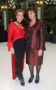 10-12-2007 SHOWBIZZ; DE LAATSTE SOCIETY LUNCH VAN 2007 IN HET KRASNAPOLSKI TE AMSTERDAM. Vele prominenten waren er weer aanwezig op de laatste society lunch van dit jaar. Het was weer een feest zoveel mooie mensen te zien genieten van alle lekkers en van elkaar. Vele bekenden waren weer aanwezig oa. Ben Cramer-Christine Kroonenberg-Esther Oosterhuis-Hans Boskamp-Mariska van Kolck-Pim Smit-Maurice en Danielle Pierot-Rita Verdonk-Vivian Boelen-Barbara Plugge en natuurlijk de gastheer himself Tony Tetro. 
foto: Albert den Iseger