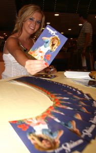 05-12-2007 SHOWBIZZ; ALLE FANS AAN DEK BIJ DE GROOTSTE FAMILIE VAN NEDERLAND. De Tros bracht 800 familieleden naar het Caribische gebied en nam daar oa. op een Cruise boot een pracht van een muziekprogramma op dat 14 december a.s. wordt uitgezonden. Vele Nederlandese en Belgische artiesten waren aanwezig zoals Wolter Kroes_ Marianne Weber_Helmut Lotti_Belle Perez_Jan Keizer met dochter Nellie _Monique Smit_Thomas Berge_Corry Konings en nog vele anderen. Het wordt 14 December bijna 2 uur lang smullen van de mooiste beelden en muziek uit het Caribische gebied.
foto: Albert den Iseger