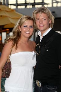05-12-2007 SHOWBIZZ; ALLE FANS AAN DEK BIJ DE GROOTSTE FAMILIE VAN NEDERLAND. De Tros bracht 800 familieleden naar het Caribische gebied en nam daar oa. op een Cruise boot een pracht van een muziekprogramma op dat 14 december a.s. wordt uitgezonden. Vele Nederlandese en Belgische artiesten waren aanwezig zoals Wolter Kroes_ Marianne Weber_Helmut Lotti_Belle Perez_Jan Keizer met dochter Nellie _Monique Smit_Thomas Berge_Corry Konings en nog vele anderen. Het wordt 14 December bijna 2 uur lang smullen van de mooiste beelden en muziek uit het Caribische gebied.
foto: Albert den Iseger