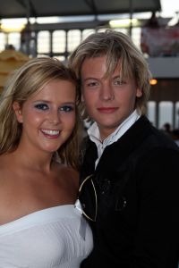 05-12-2007 SHOWBIZZ; ALLE FANS AAN DEK BIJ DE GROOTSTE FAMILIE VAN NEDERLAND. De Tros bracht 800 familieleden naar het Caribische gebied en nam daar oa. op een Cruise boot een pracht van een muziekprogramma op dat 14 december a.s. wordt uitgezonden. Vele Nederlandese en Belgische artiesten waren aanwezig zoals Wolter Kroes_ Marianne Weber_Helmut Lotti_Belle Perez_Jan Keizer met dochter Nellie _Monique Smit_Thomas Berge_Corry Konings en nog vele anderen. Het wordt 14 December bijna 2 uur lang smullen van de mooiste beelden en muziek uit het Caribische gebied.
foto: Albert den Iseger