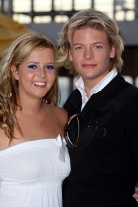 05-12-2007 SHOWBIZZ; ALLE FANS AAN DEK BIJ DE GROOTSTE FAMILIE VAN NEDERLAND. De Tros bracht 800 familieleden naar het Caribische gebied en nam daar oa. op een Cruise boot een pracht van een muziekprogramma op dat 14 december a.s. wordt uitgezonden. Vele Nederlandese en Belgische artiesten waren aanwezig zoals Wolter Kroes_ Marianne Weber_Helmut Lotti_Belle Perez_Jan Keizer met dochter Nellie _Monique Smit_Thomas Berge_Corry Konings en nog vele anderen. Het wordt 14 December bijna 2 uur lang smullen van de mooiste beelden en muziek uit het Caribische gebied.
foto: Albert den Iseger