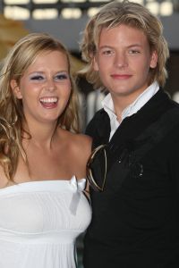 05-12-2007 SHOWBIZZ; ALLE FANS AAN DEK BIJ DE GROOTSTE FAMILIE VAN NEDERLAND. De Tros bracht 800 familieleden naar het Caribische gebied en nam daar oa. op een Cruise boot een pracht van een muziekprogramma op dat 14 december a.s. wordt uitgezonden. Vele Nederlandese en Belgische artiesten waren aanwezig zoals Wolter Kroes_ Marianne Weber_Helmut Lotti_Belle Perez_Jan Keizer met dochter Nellie _Monique Smit_Thomas Berge_Corry Konings en nog vele anderen. Het wordt 14 December bijna 2 uur lang smullen van de mooiste beelden en muziek uit het Caribische gebied.
foto: Albert den Iseger