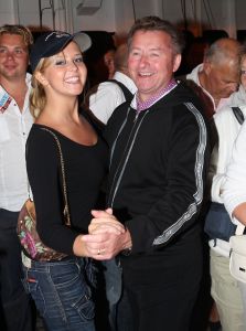 05-12-2007 SHOWBIZZ; ALLE FANS AAN DEK BIJ DE GROOTSTE FAMILIE VAN NEDERLAND. De Tros bracht 800 familieleden naar het Caribische gebied en nam daar oa. op een Cruise boot een pracht van een muziekprogramma op dat 14 december a.s. wordt uitgezonden. Vele Nederlandese en Belgische artiesten waren aanwezig zoals Wolter Kroes_ Marianne Weber_Helmut Lotti_Belle Perez_Jan Keizer met dochter Nellie _Monique Smit_Thomas Berge_Corry Konings en nog vele anderen. Het wordt 14 December bijna 2 uur lang smullen van de mooiste beelden en muziek uit het Caribische gebied.
foto: Albert den Iseger