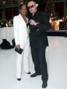 10-12-2007 SHOWBIZZ; DE LAATSTE SOCIETY LUNCH VAN 2007 IN HET KRASNAPOLSKI TE AMSTERDAM. Vele prominenten waren er weer aanwezig op de laatste society lunch van dit jaar. Het was weer een feest zoveel mooie mensen te zien genieten van alle lekkers en van elkaar. Vele bekenden waren weer aanwezig oa. Ben Cramer-Christine Kroonenberg-Esther Oosterhuis-Hans Boskamp-Mariska van Kolck-Pim Smit-Maurice en Danielle Pierot-Rita Verdonk-Vivian Boelen-Barbara Plugge en natuurlijk de gastheer himself Tony Tetro.
foto: Albert den Iseger