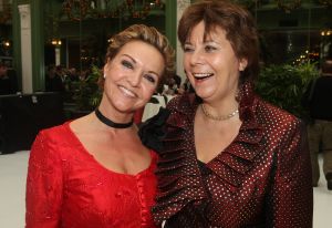 10-12-2007 SHOWBIZZ; DE LAATSTE SOCIETY LUNCH VAN 2007 IN HET KRASNAPOLSKI TE AMSTERDAM. Vele prominenten waren er weer aanwezig op de laatste society lunch van dit jaar. Het was weer een feest zoveel mooie mensen te zien genieten van alle lekkers en van elkaar. Vele bekenden waren weer aanwezig oa. Ben Cramer-Christine Kroonenberg-Esther Oosterhuis-Hans Boskamp-Mariska van Kolck-Pim Smit-Maurice en Danielle Pierot-Rita Verdonk-Vivian Boelen-Barbara Plugge en natuurlijk de gastheer himself Tony Tetro. 
foto: Albert den Iseger