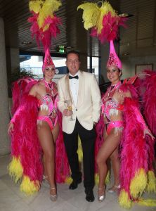 10-12-2007 SHOWBIZZ; DE LAATSTE SOCIETY LUNCH VAN 2007 IN HET KRASNAPOLSKI TE AMSTERDAM. Vele prominenten waren er weer aanwezig op de laatste society lunch van dit jaar. Het was weer een feest zoveel mooie mensen te zien genieten van alle lekkers en van elkaar. Vele bekenden waren weer aanwezig oa. Ben Cramer-Christine Kroonenberg-Esther Oosterhuis-Hans Boskamp-Mariska van Kolck-Pim Smit-Maurice en Danielle Pierot-Rita Verdonk-Vivian Boelen-Barbara Plugge en natuurlijk de gastheer himself Tony Tetro. 
foto: Albert den Iseger