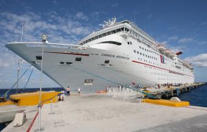 05-12-2007 SHOWBIZZ; ALLE FANS AAN DEK BIJ DE GROOTSTE FAMILIE VAN NEDERLAND. De Tros bracht 800 familieleden naar het Caribische gebied en nam daar oa. op een Cruise boot een pracht van een muziekprogramma op dat 14 december a.s. wordt uitgezonden. Vele Nederlandese en Belgische artiesten waren aanwezig zoals Wolter Kroes_ Marianne Weber_Helmut Lotti_Belle Perez_Jan Keizer met dochter Nellie _Monique Smit_Thomas Berge_Corry Konings en nog vele anderen. Het wordt 14 December bijna 2 uur lang smullen van de mooiste beelden en muziek  uit het Caribische gebied.
foto: Albert den Iseger