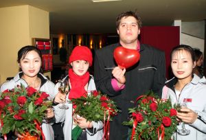 24-12-2008 SHOWBIZZ; CARRE KERST CIRCUS PREMIERE. Het is altijd weer een bijzonder feestje de premiere van het Stardust Kerstcircus in het wereldbekende Carre Theater te Amsterdam. Vele bekende waren weer naar de Amstel toe gekomen oa. Adele Bloemendaal met haar klein kinderen, Anita Witzier met partner Michel en de kids, Belinda Meuldijk met partner Thierry en zoon Yoshi die zich kostelijk vermaakte, de bruiden van Anton Heyboer, Martine Bijl en partner Berend Boudewijn en kleinzoon Bruno die een ware act had in het kerst circus. Het was een heerlijk avondtje top circus met werkelijk top attracties in en om de piste.Een aanrader voor jong en oud.
foto: Albert den Iseger.