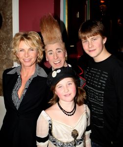 24-12-2008 SHOWBIZZ; CARRE KERST CIRCUS PREMIERE. Het is altijd weer een bijzonder feestje de premiere van het Stardust Kerstcircus in het wereldbekende Carre Theater te Amsterdam. Vele bekende waren weer naar de Amstel toe gekomen oa. Adele Bloemendaal met haar klein kinderen, Anita Witzier met partner Michel en de kids, Belinda Meuldijk met partner Thierry en zoon Yoshi die zich kostelijk vermaakte, de bruiden van Anton Heyboer, Martine Bijl en partner Berend Boudewijn en kleinzoon Bruno die een ware act had in het kerst circus. Het was een heerlijk avondtje top circus met werkelijk top attracties in en om de piste.Een aanrader voor jong en oud.
foto: Albert den Iseger.