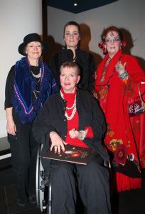 24-12-2008 SHOWBIZZ; CARRE KERST CIRCUS PREMIERE. Het is altijd weer een bijzonder feestje de premiere van het Stardust Kerstcircus in het wereldbekende Carre Theater te Amsterdam. Vele bekende waren weer naar de Amstel toe gekomen oa. Adele Bloemendaal met haar klein kinderen, Anita Witzier met partner Michel en de kids, Belinda Meuldijk met partner Thierry en zoon Yoshi die zich kostelijk vermaakte, de bruiden van Anton Heyboer, Martine Bijl en partner Berend Boudewijn en kleinzoon Bruno die een ware act had in het kerst circus. Het was een heerlijk avondtje top circus met werkelijk top attracties in en om de piste.Een aanrader voor jong en oud.
foto: Albert den Iseger.