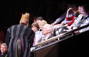 24-12-2008 SHOWBIZZ; CARRE KERST CIRCUS PREMIERE. Het is altijd weer een bijzonder feestje de premiere van het Stardust Kerstcircus in het wereldbekende Carre Theater te Amsterdam. Vele bekende waren weer naar de Amstel toe gekomen oa. Adele Bloemendaal met haar klein kinderen, Anita Witzier met partner Michel en de kids, Belinda Meuldijk met partner Thierry en zoon Yoshi die zich kostelijk vermaakte, de bruiden van Anton Heyboer, Martine Bijl en partner Berend Boudewijn en kleinzoon Bruno die een ware act had in het kerst circus. Het was een heerlijk avondtje top circus met werkelijk top attracties in en om de piste.Een aanrader voor jong en oud.
foto: Albert den Iseger.