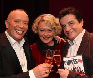 13-12-2008 SHOWBIZZ; PREMIERE VAN PURPER SEIZOEN 2008-2009. De premiere was dit jaar in de schouwburg van Velzen. Grote verrassing van de groep Purper van het aankomende seizoen moet zijn Gerrie van der Klei.
foto: Albert den Iseger.