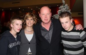 24-12-2008 SHOWBIZZ; CARRE KERST CIRCUS PREMIERE. Het is altijd weer een bijzonder feestje de premiere van het Stardust Kerstcircus in het wereldbekende Carre Theater te Amsterdam. Vele bekende waren weer naar de Amstel toe gekomen oa. Adele Bloemendaal met haar klein kinderen, Anita Witzier met partner Michel en de kids, Belinda Meuldijk met partner Thierry en zoon Yoshi die zich kostelijk vermaakte, de bruiden van Anton Heyboer, Martine Bijl en partner Berend Boudewijn en kleinzoon Bruno die een ware act had in het kerst circus. Het was een heerlijk avondtje top circus met werkelijk top attracties in en om de piste.Een aanrader voor jong en oud.
foto: Albert den Iseger.